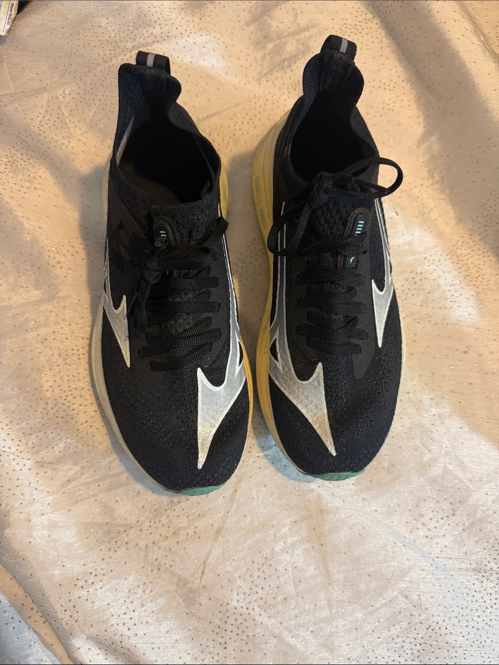 Mizuno Running shoes MIZUNO NEO VISTA Black Sneakers with Silver and green 8.5